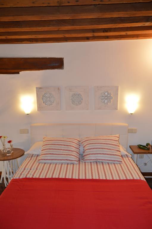 Apartamentos Nuncio Viejo توليدو الغرفة الصورة