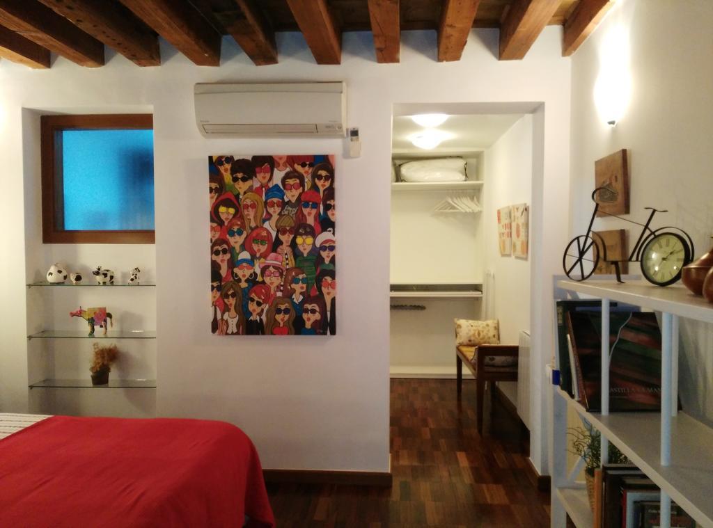 Apartamentos Nuncio Viejo توليدو الغرفة الصورة